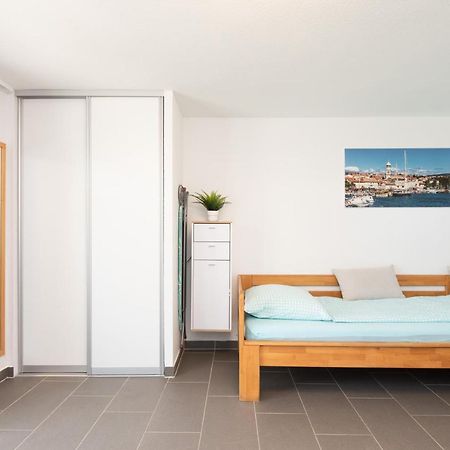 Apartments Oleander Đảo Krk Ngoại thất bức ảnh
