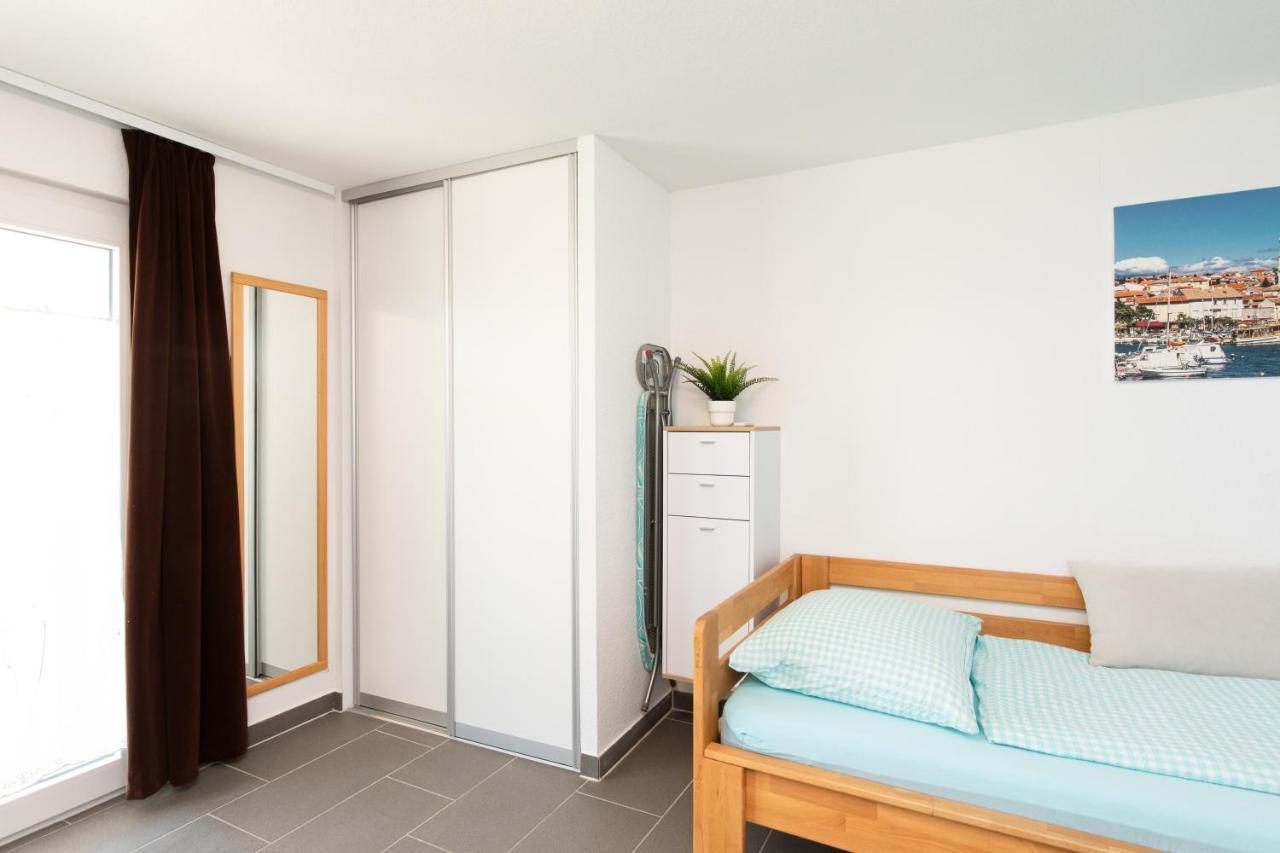 Apartments Oleander Đảo Krk Ngoại thất bức ảnh