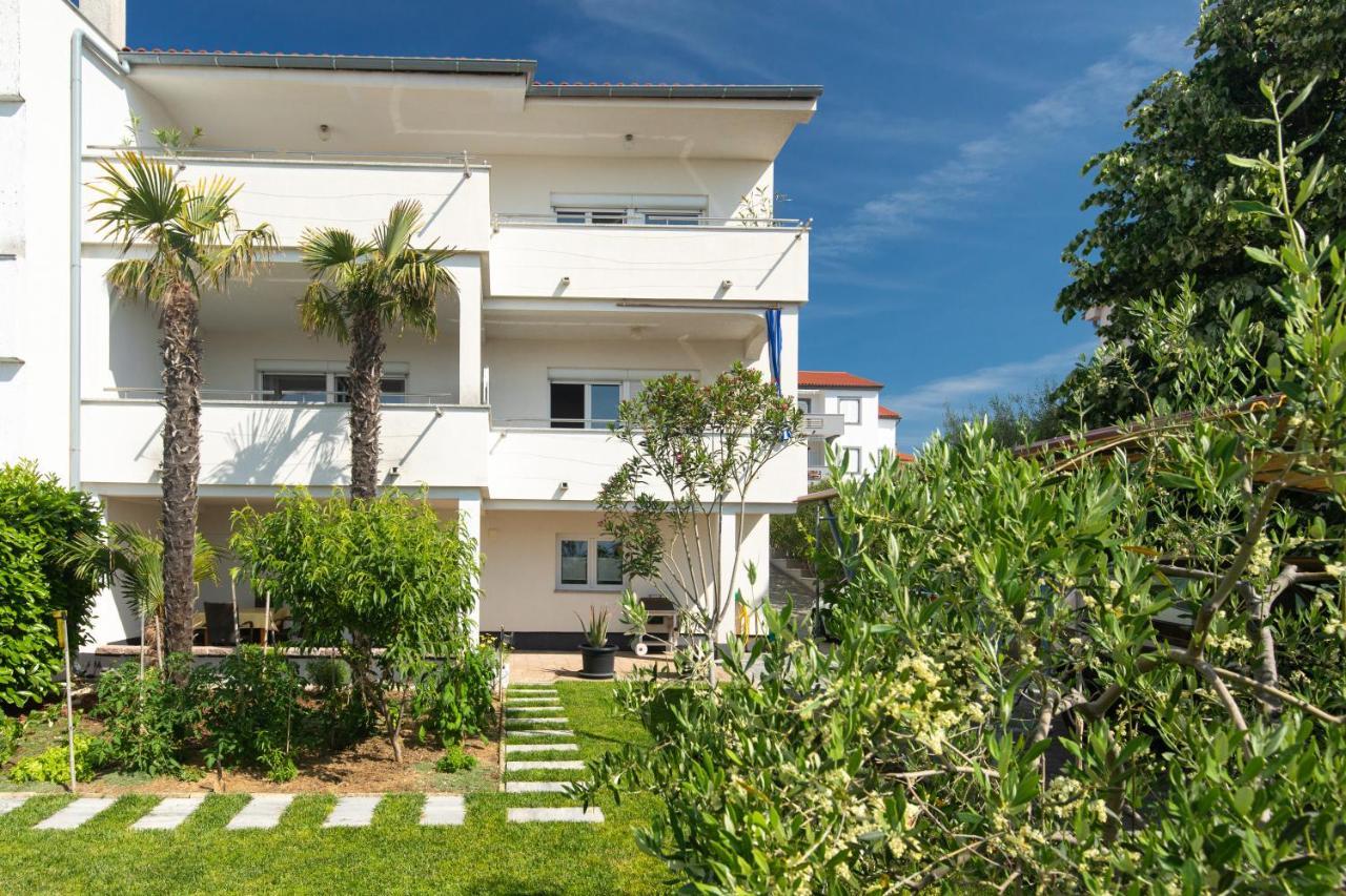 Apartments Oleander Đảo Krk Ngoại thất bức ảnh