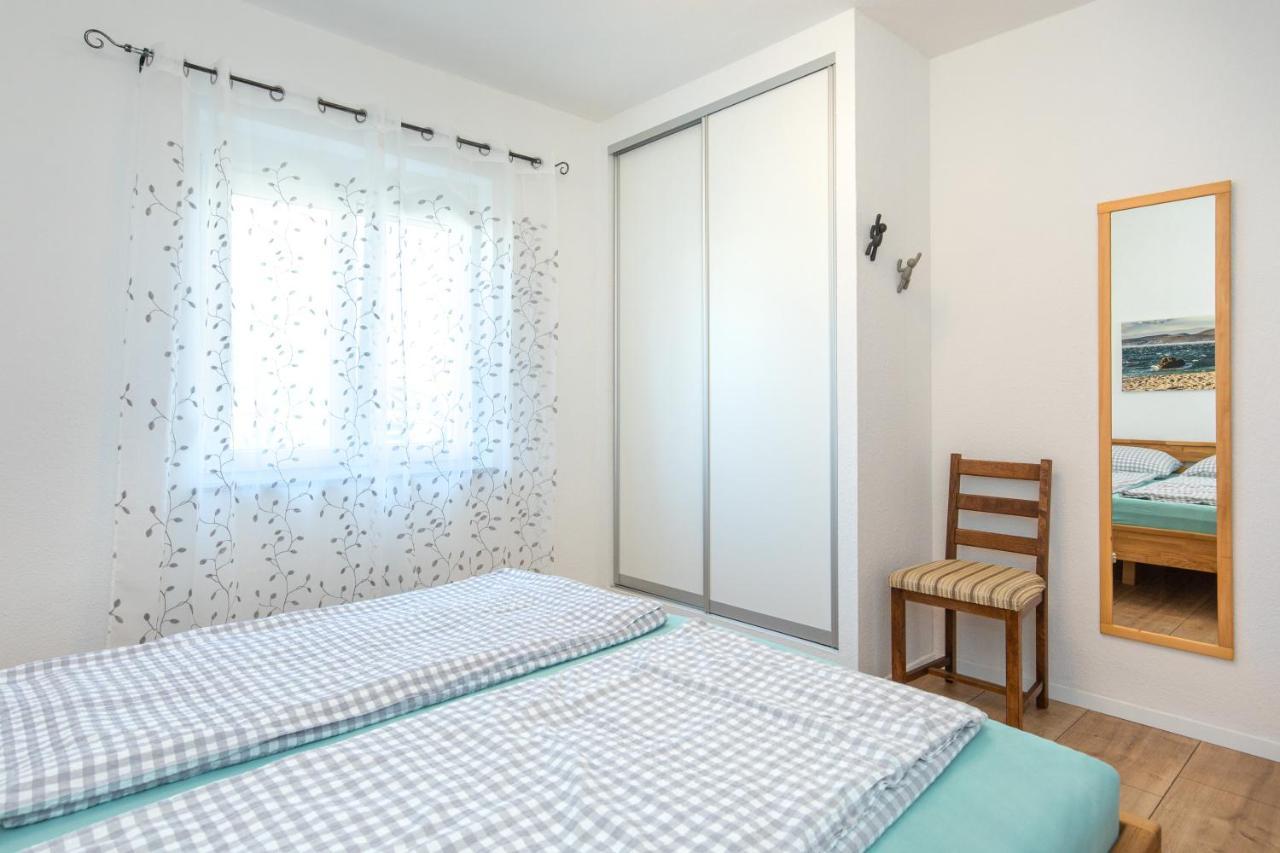 Apartments Oleander Đảo Krk Ngoại thất bức ảnh