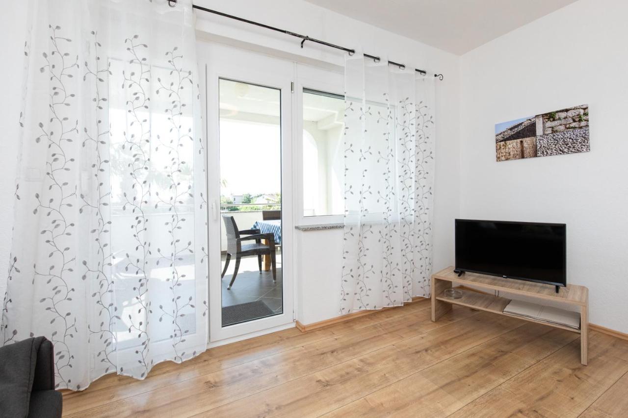 Apartments Oleander Đảo Krk Ngoại thất bức ảnh