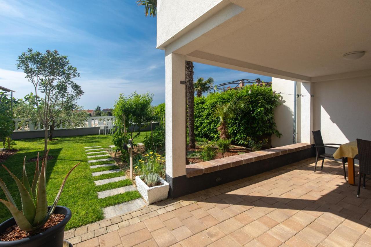 Apartments Oleander Đảo Krk Ngoại thất bức ảnh