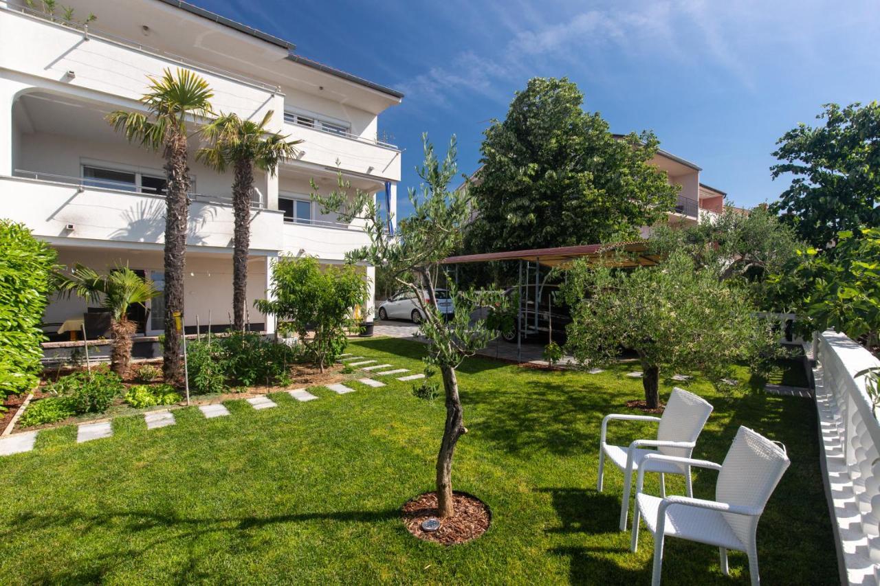 Apartments Oleander Đảo Krk Ngoại thất bức ảnh