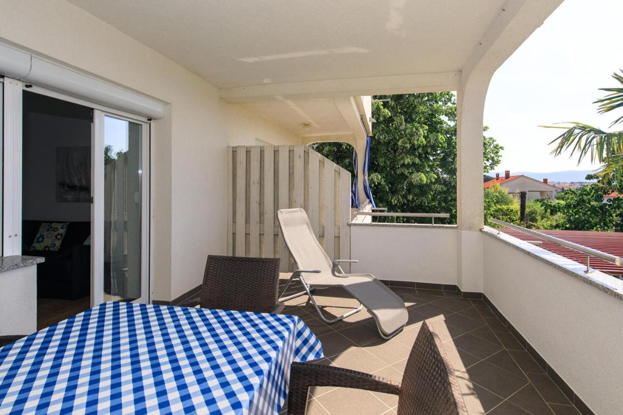 Apartments Oleander Đảo Krk Ngoại thất bức ảnh