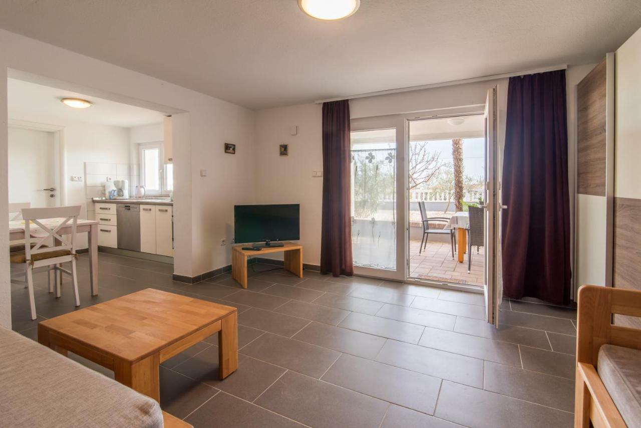 Apartments Oleander Đảo Krk Ngoại thất bức ảnh