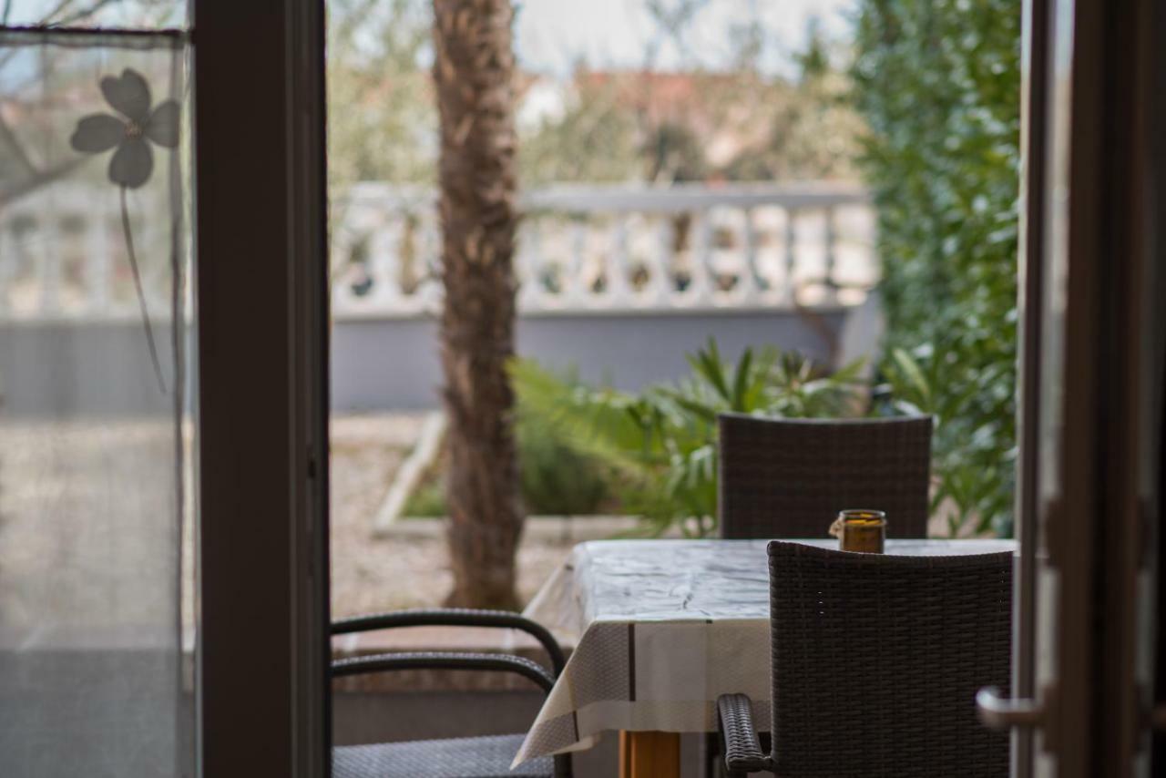 Apartments Oleander Đảo Krk Ngoại thất bức ảnh